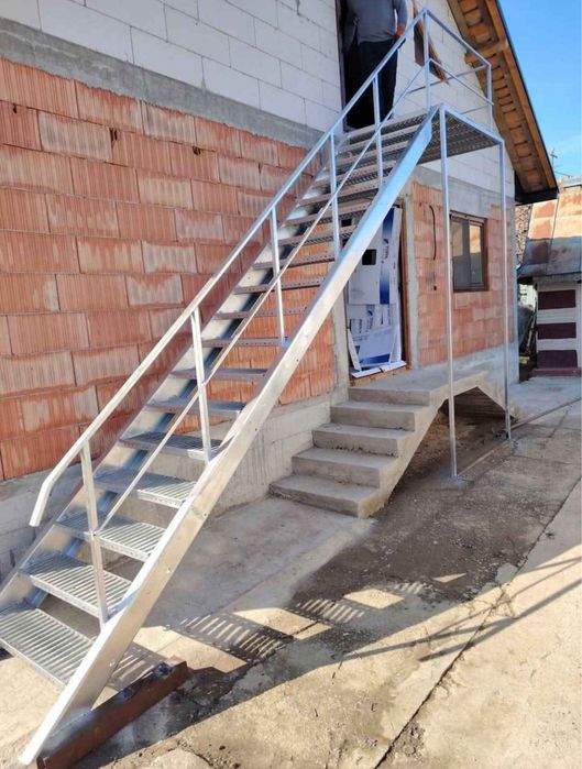 Scari zincate de exterior