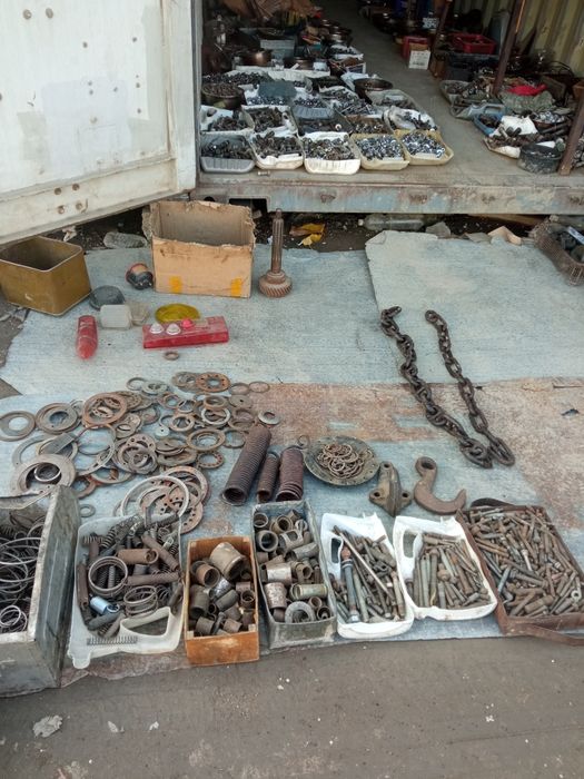 Запчасти, болты гайки итд