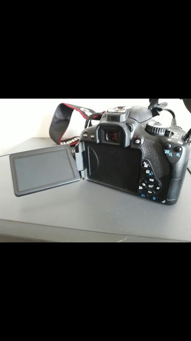 Профессиональный фотоаппарат