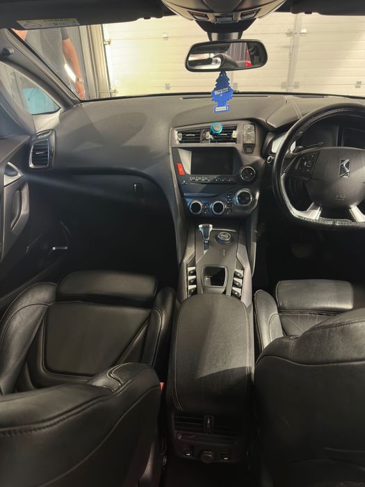 Vand Citroen DS5 full hibrid volan pe dreapta inmatriculat