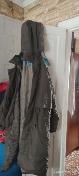 Продам новый теплый плащь 52 размер