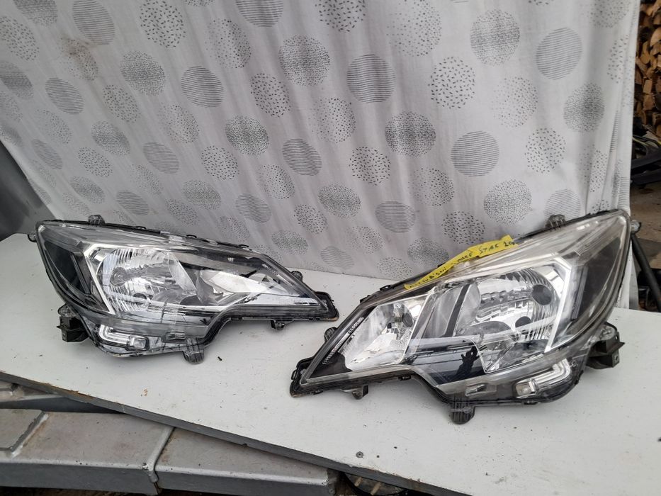 Фар Mitsubishi Spaсe star