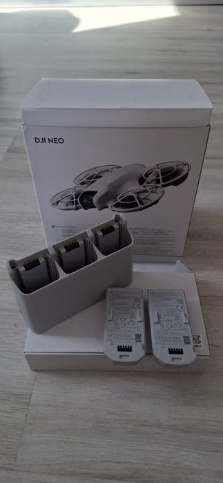 Încărcător + 2 baterii dronă DJI Neo