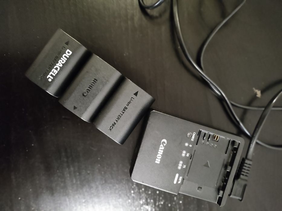 Canon EOS R с три батерии + адаптер