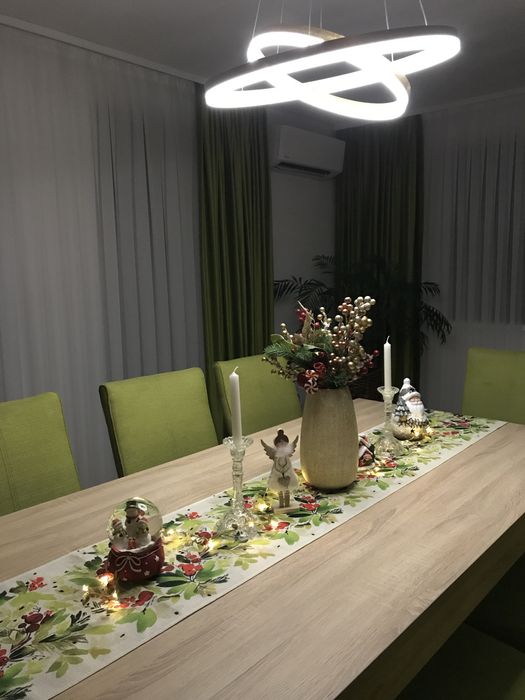 De vanzare masa culoare stejar/ 8 scaune Naturlich