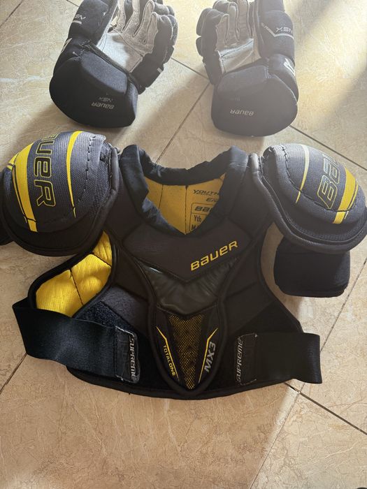 Хоккейные краги и нагрудник