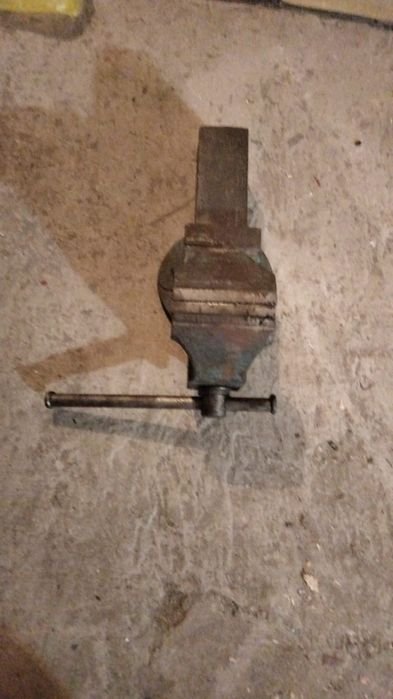 Продам тиски состояние хорошее