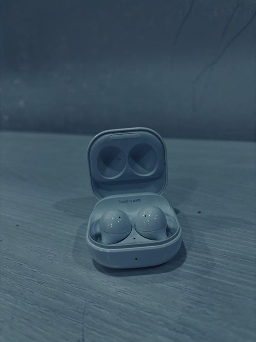 Продам наушники Samsung Buds 2