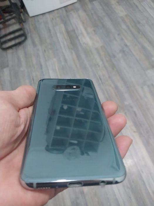 Продается телефон