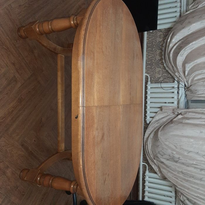 Продам стол обеденный