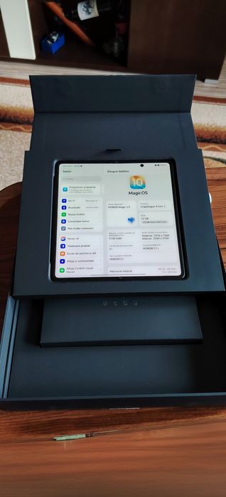 Vând Honor Magic V3