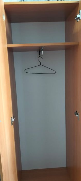 Продам шкаф двухдверный