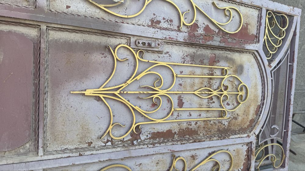 Ворота железные двойные. С ковкой