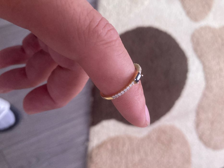 Inel elegant cu pietre  pentru femei, aur 9k . Prețul este pe bucată