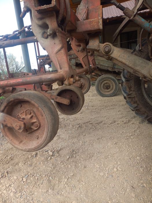 Культиватор окучник 3 рядный