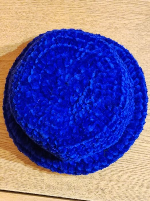 Топла зимно-есенна шапка