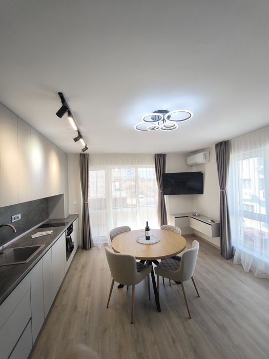 Продавам 3-стаен апартамент 90 кв.м