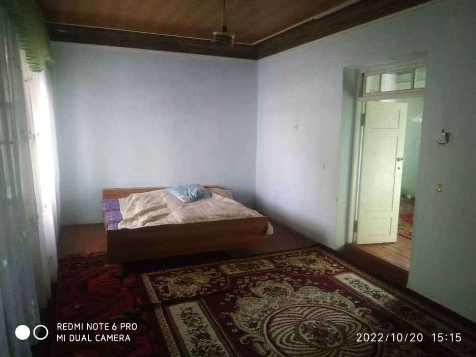 Uy sotiladi 10 sotix 6 honali