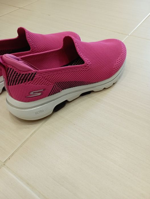 Skechers pt femei mărime 35,5