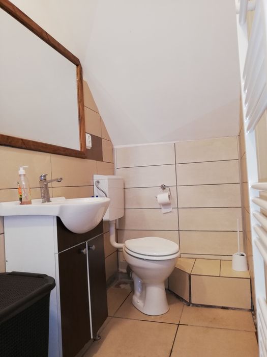 Garsoniera la casa de închiriat