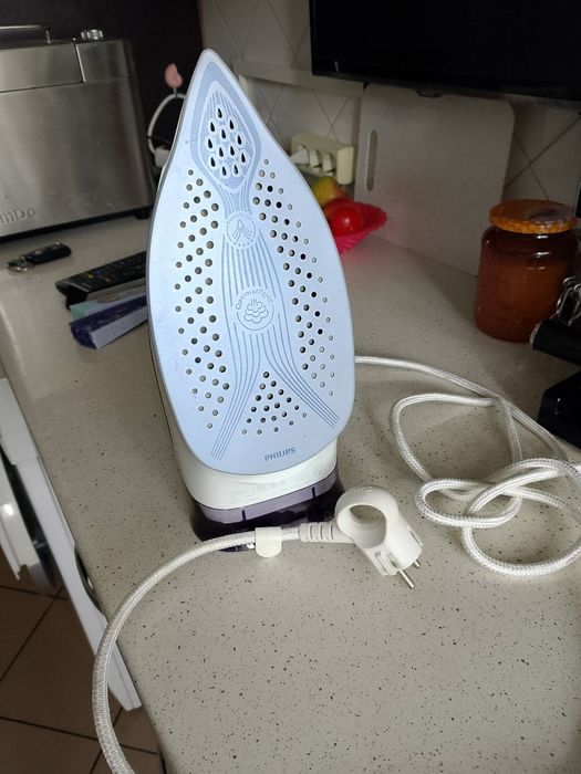 Fier de calcat cu aburi și fără setare de temperatură