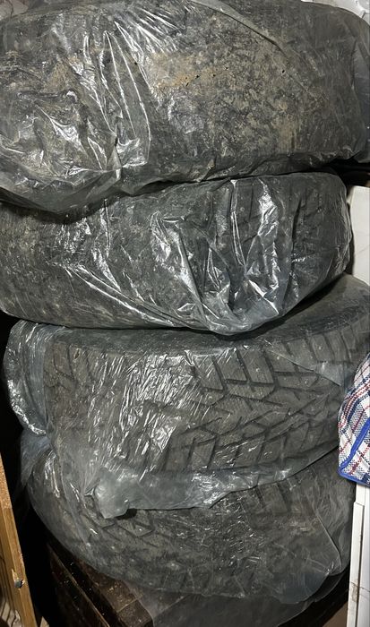 Продам зимние шины с шипами