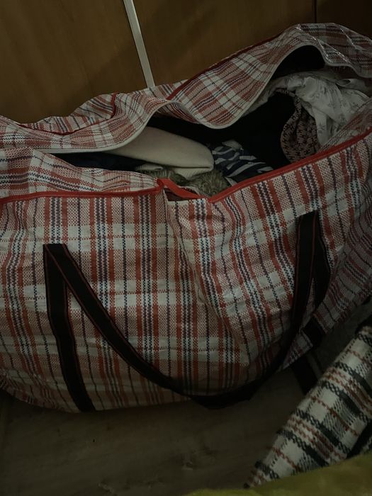 Продам срочно сумку вещей б/у