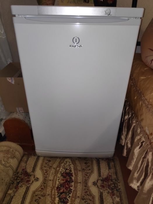 Морозильник Indesit SFR-1000