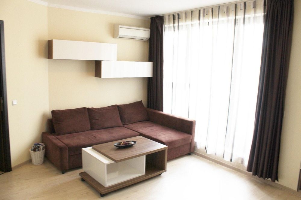 Дава се под наем Двустаен апартамент в Бургас, Център - 70 кв.м за 765 € - Снимка #3