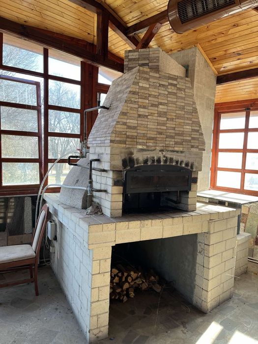 Къща и търговски обект в град Белене