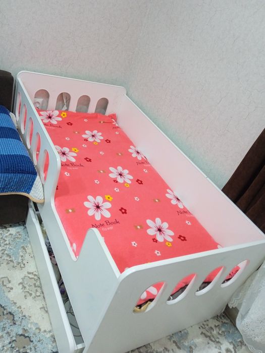 Детская кровать с матрасом