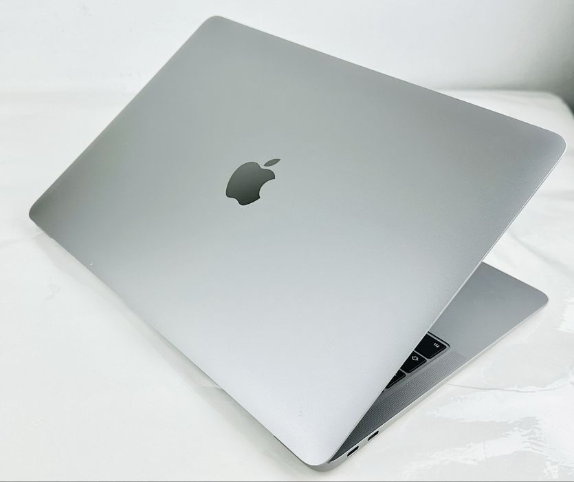 Apple MacBook Air 2019 13" i5 8RAM 128GB Space Gray ! Гаранция!