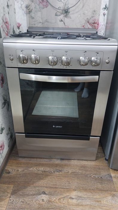Продам газ плиту Gefest