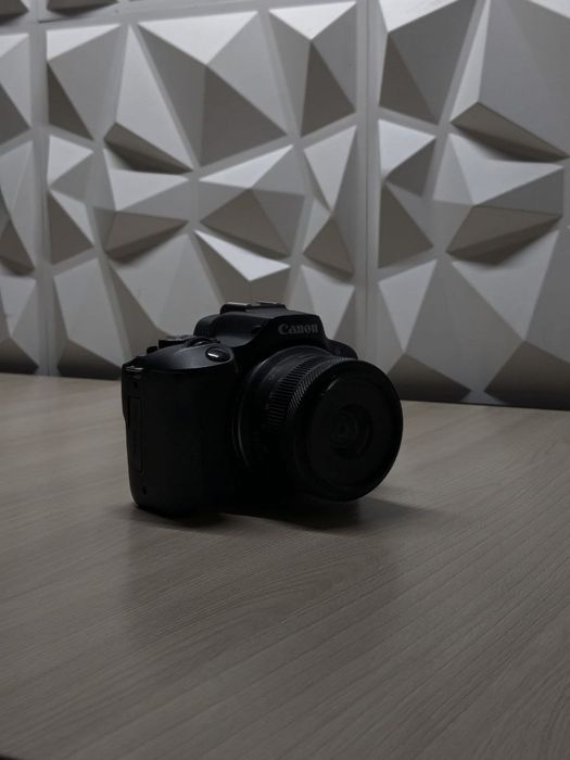 Фотоаппарат CANON R100