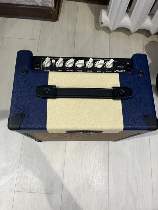 Электрогитара donner lp 124 black, комбоуселитель cort cm15r