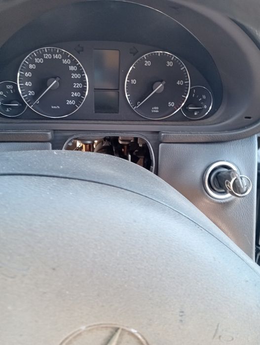 Dezmembrez Mercedes c-class 320