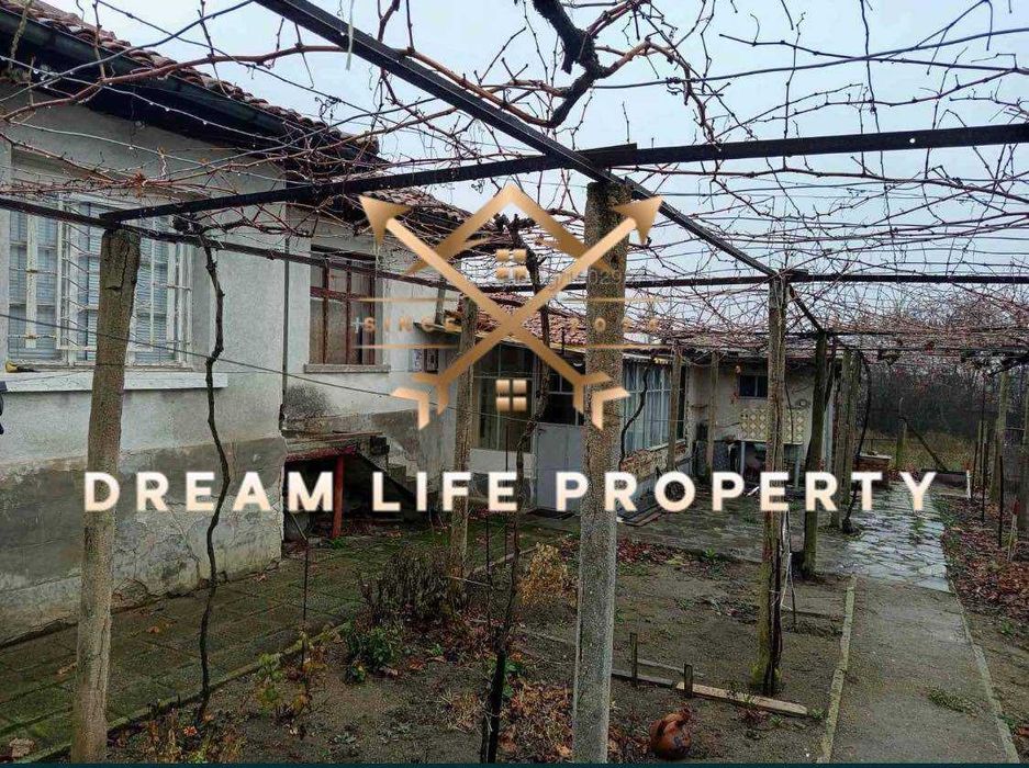 Топ оферта! Едноетажна къща в с. Борец
