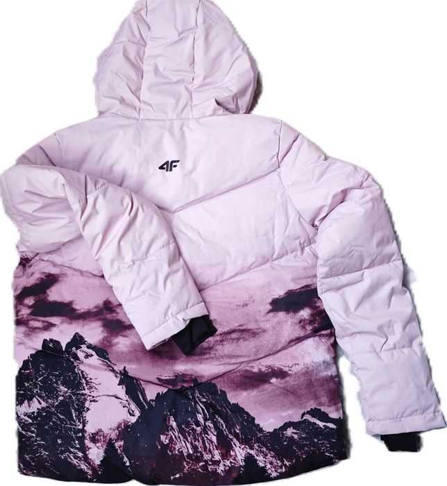 Нови дамски ски/сноуборд якета 4 F Mountain. Размери: S и М