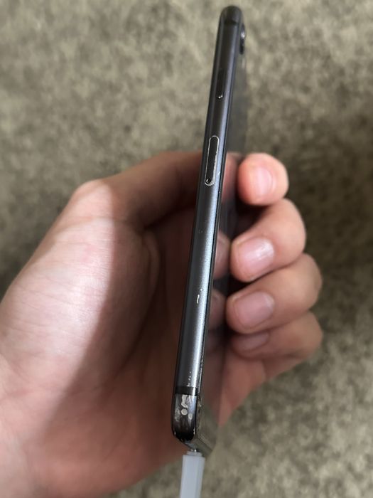 продам iPhone SE 2020