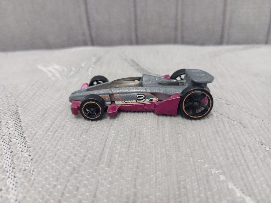 Машинка hot wheels