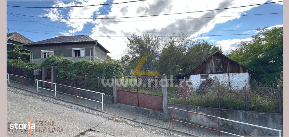 Casa cu etaj , 3 camere, Vitrometan