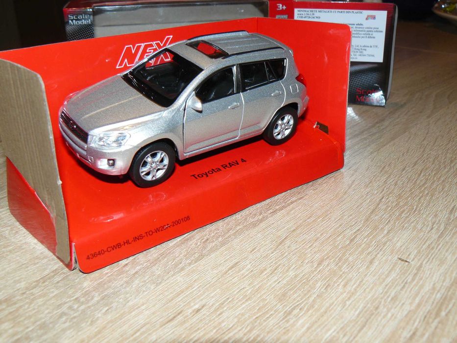 Macheta Auto De Colectie TOYOTA RAV4 MK3 Scara 1:34,Noua WELLY NEX
