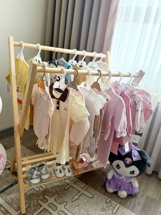 Напольная вешалка для детской одежды