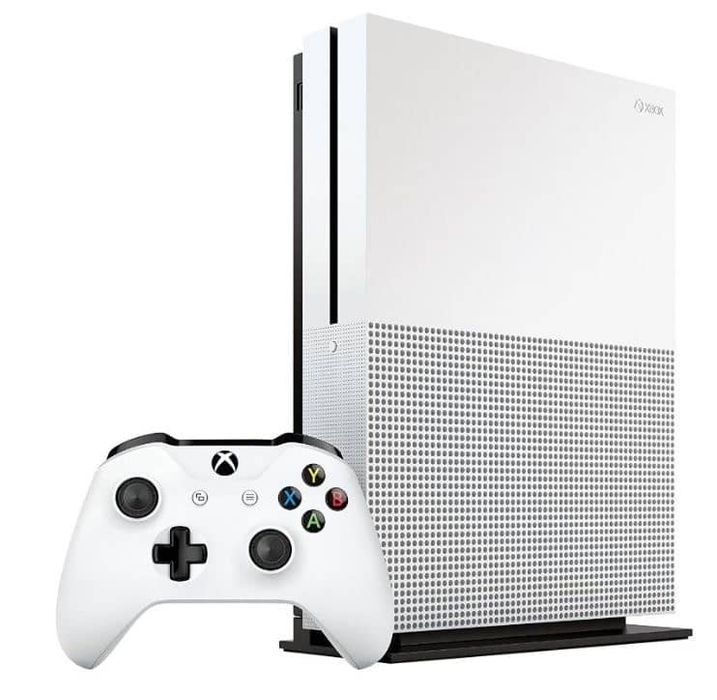Xbox One S в отличном состоянии