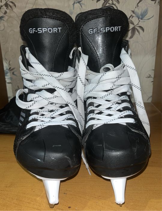 Срочно! продаются коньки