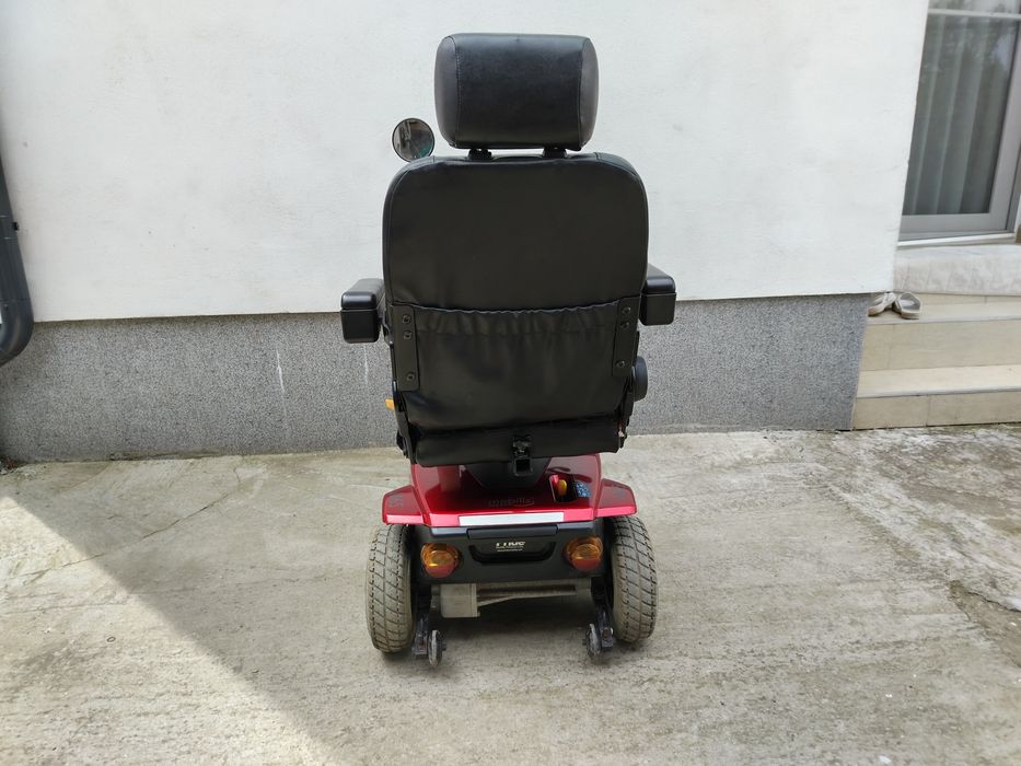 Cărucior scuter electric persoane cu dizabilități