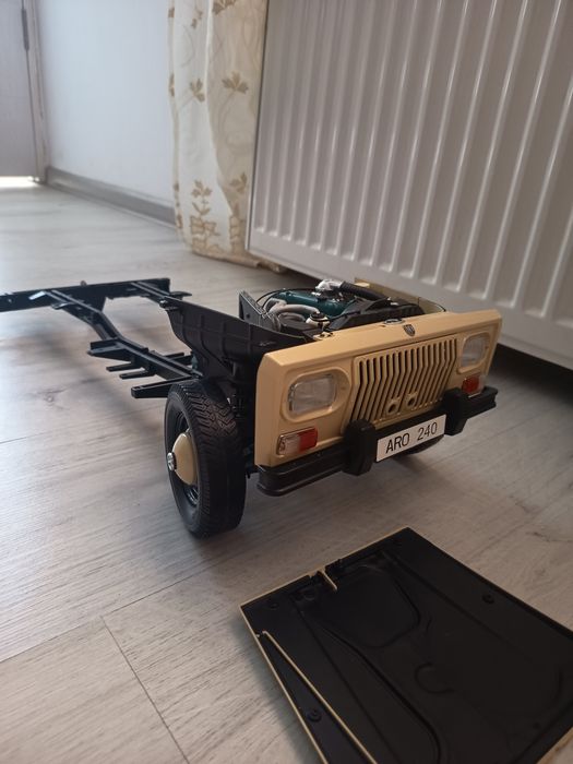 Aro 240 Scara 1:8