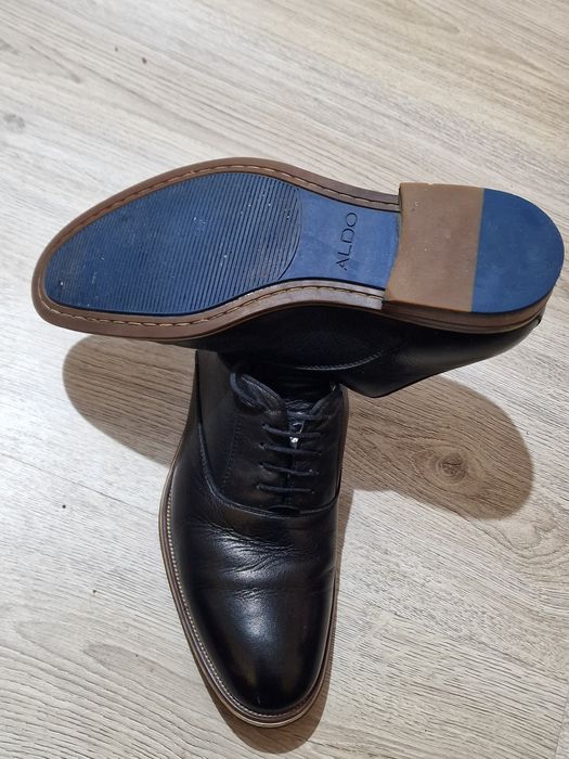 Vănd ghete si pantofi