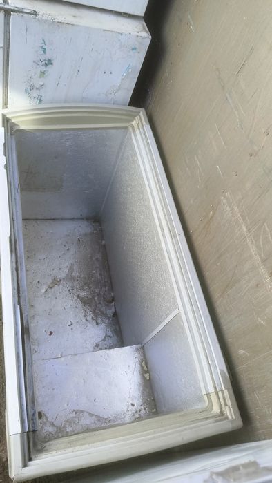 Мусорный бак или ящик.