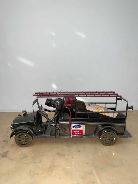 Suport de vin /Masina din fier